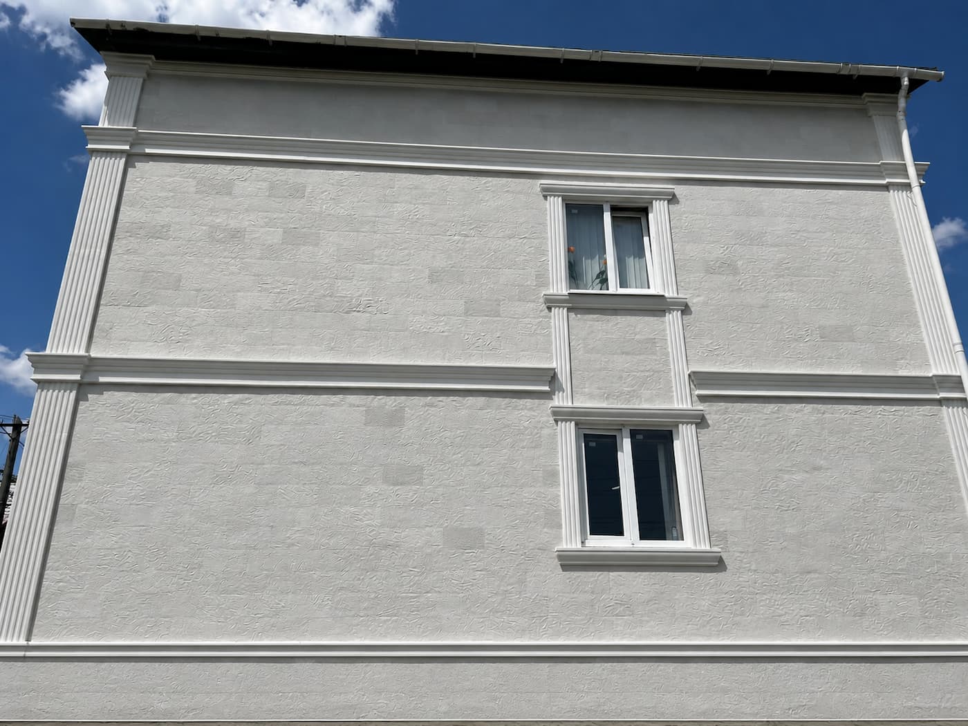 Casa privată pe Telecentre - fațada din faianță flexibilă — 2
