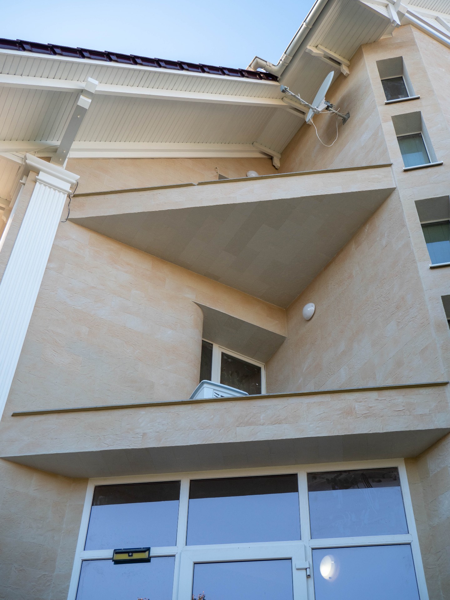 Телецентр, Кишинёв — фасад из гибкой плитки Turkish Travertine — 10