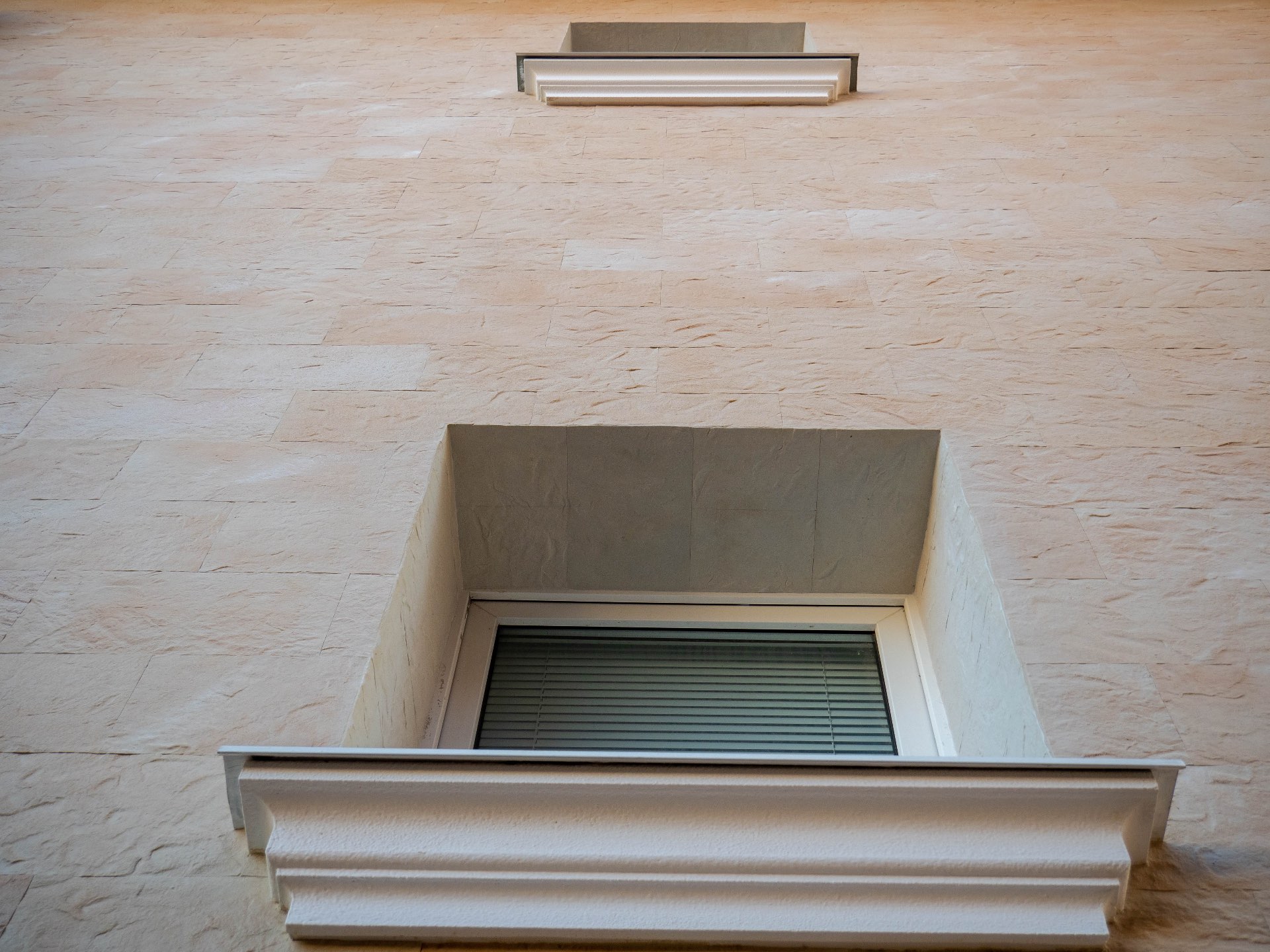 Телецентр, Кишинёв — фасад из гибкой плитки Turkish Travertine — 30
