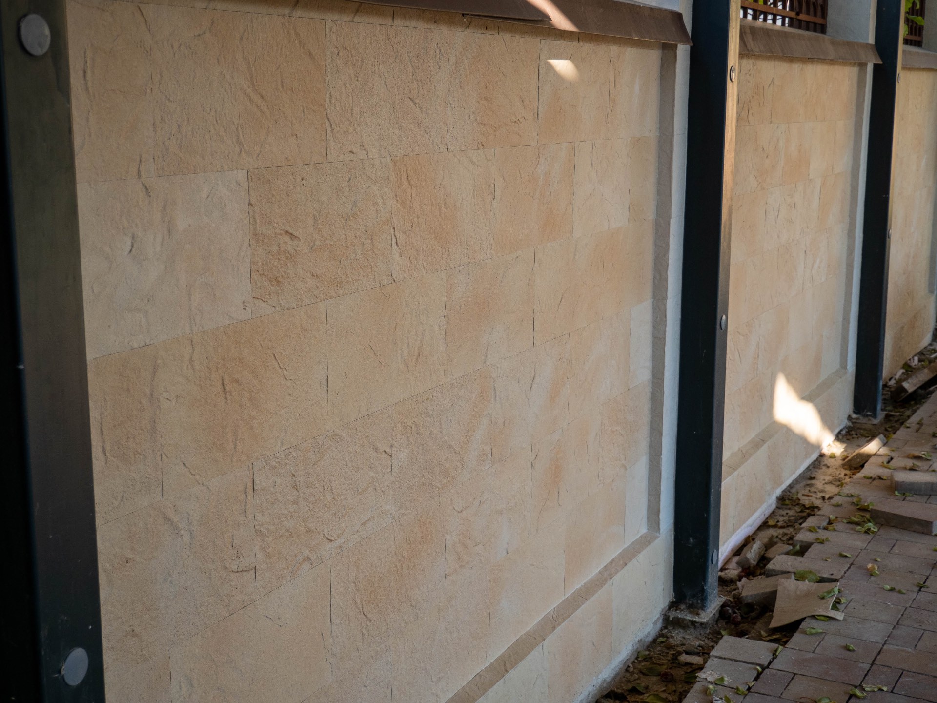Телецентр, Кишинёв — фасад из гибкой плитки Turkish Travertine — 38
