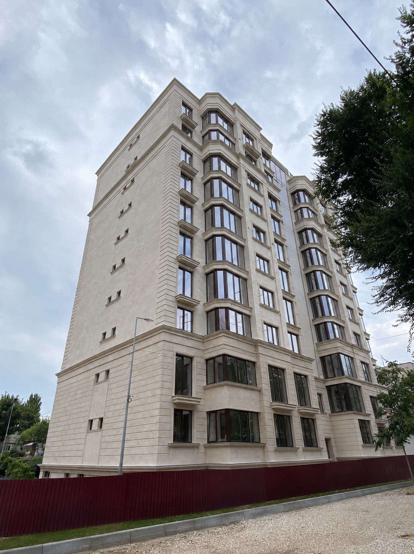 Placi flexibile Pletaflex - clădire cu mai multe etaje în Buyukani — 2