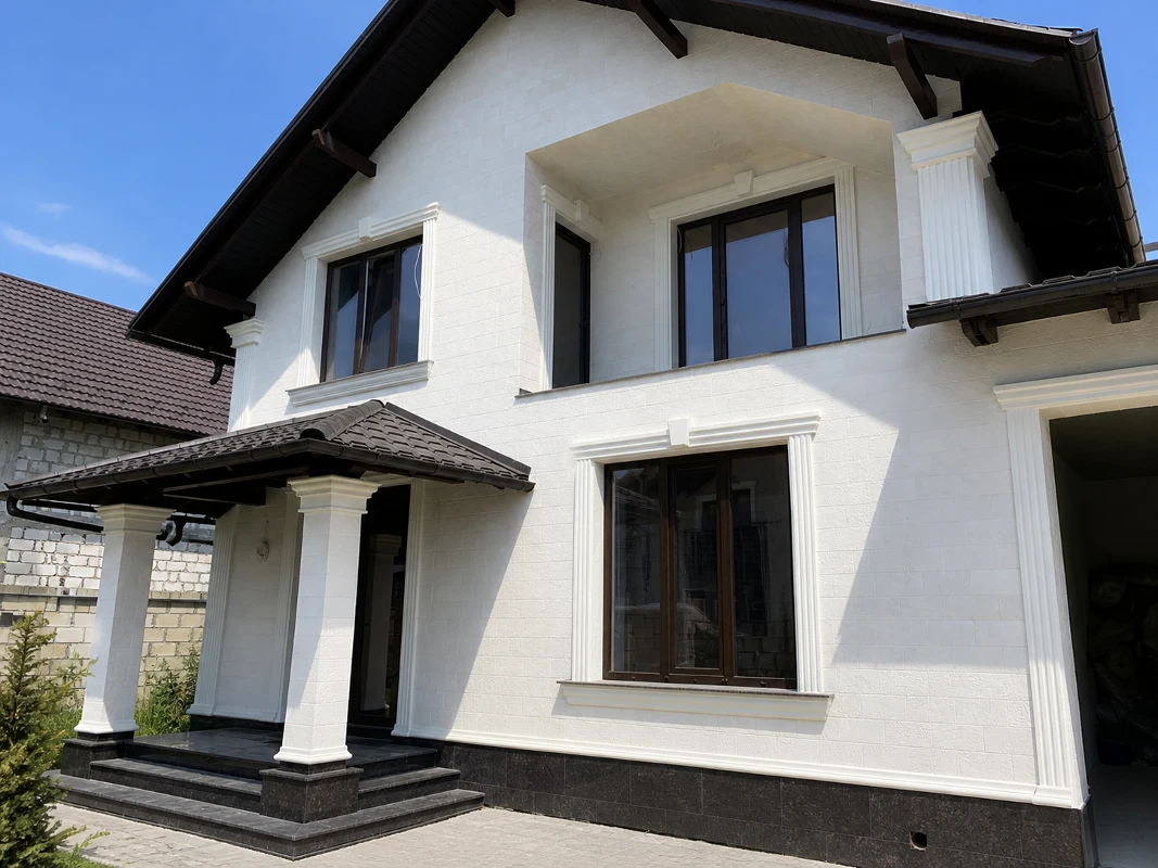 Conac din Durlesti - fațada din faianță flexibilă